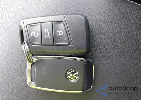 2019 Volkswagen Jetta 1.4T Sel Premium z USA, uszkodzony, nr VIN 3VWG57BU1KM108052